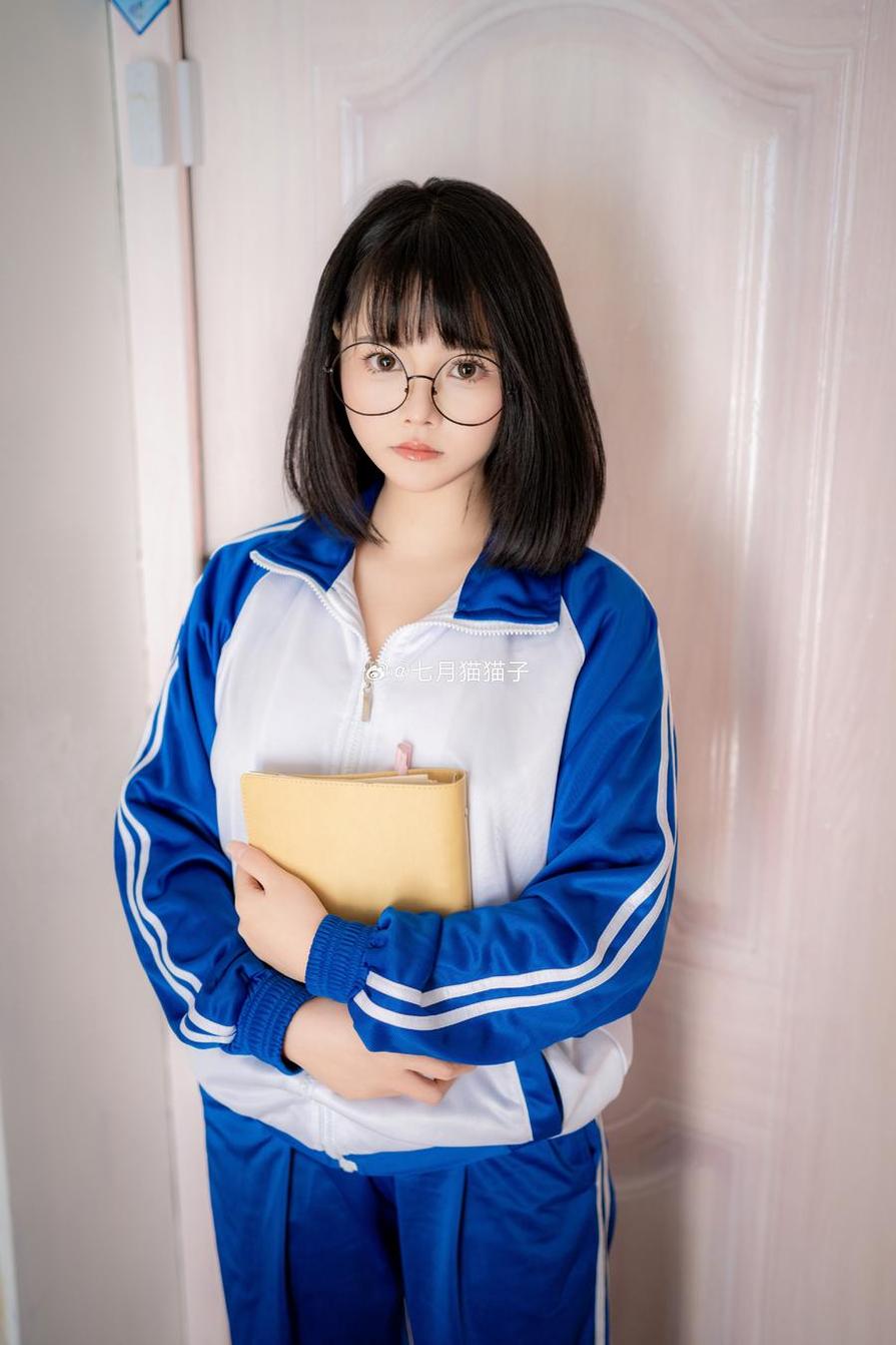 七月喵子双手挡镜头，独家分享最新cos美图