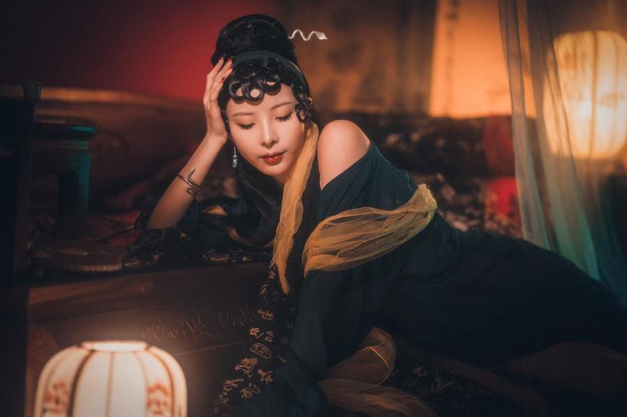 原天夕子在哪看图cos摄影合集：尽显女神般的魅力