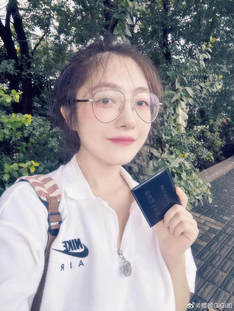 樱晚gigi微博秒挂的照片新更新了一批美图图包，赶快分享给你的朋友们吧